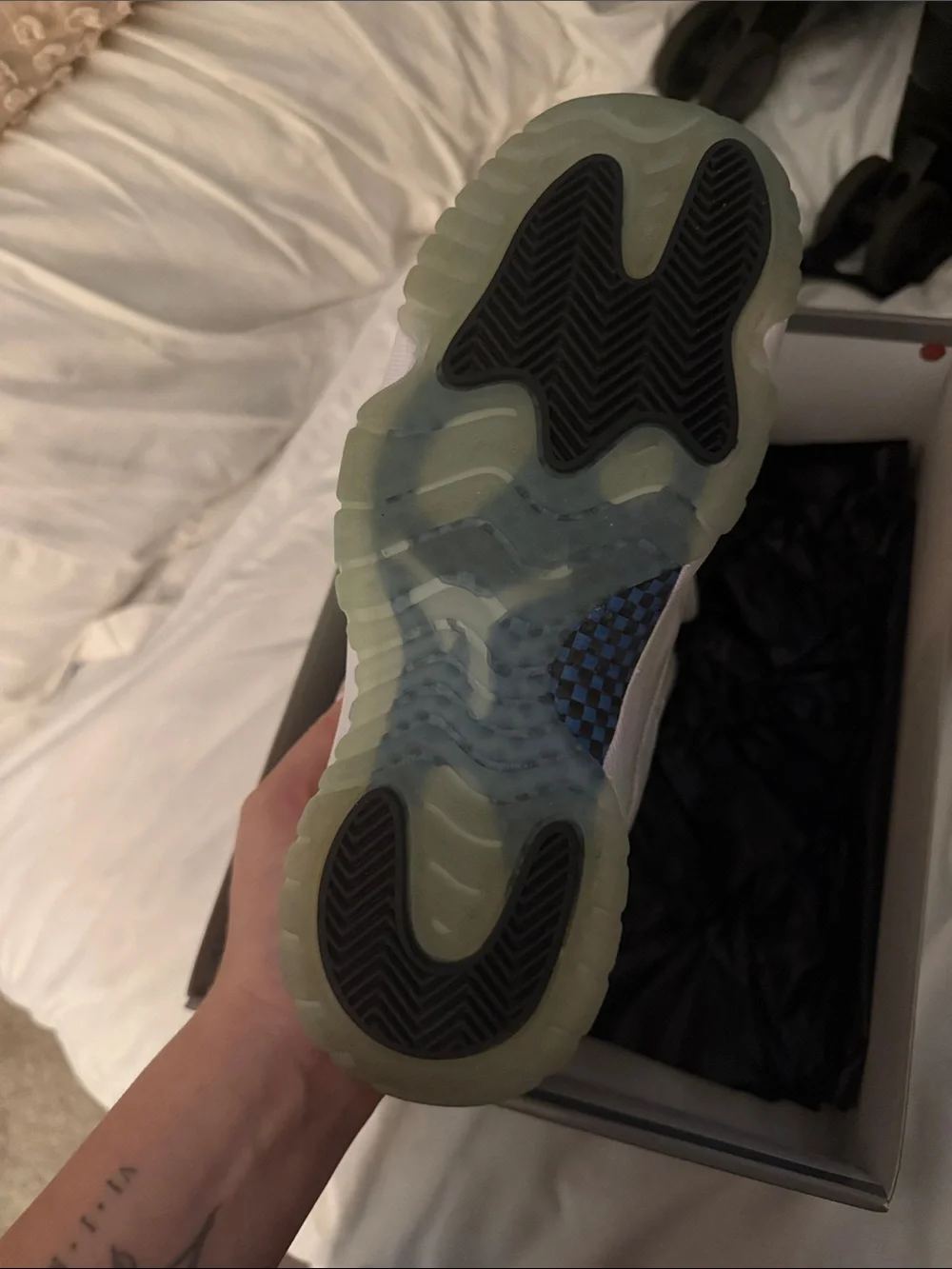 Legend blue low size 5y brand new